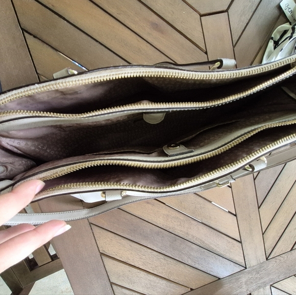 Kate Spade Handbag With Crossbody Strap Euc - Picture 8 of 8